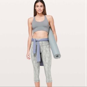 NWOT Lululemon HR Wunder Under 21” Crop